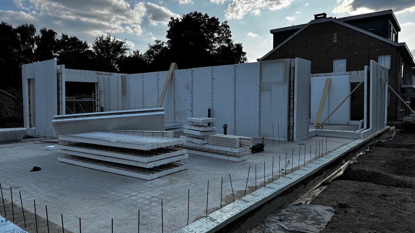 EPS-paneel versterkt